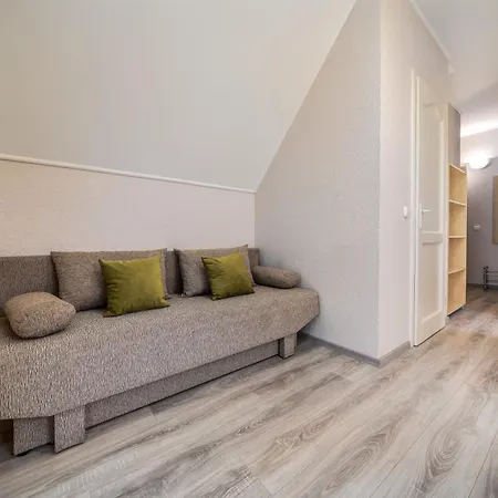 Helka Apartmanhaz بالاتوليلّي