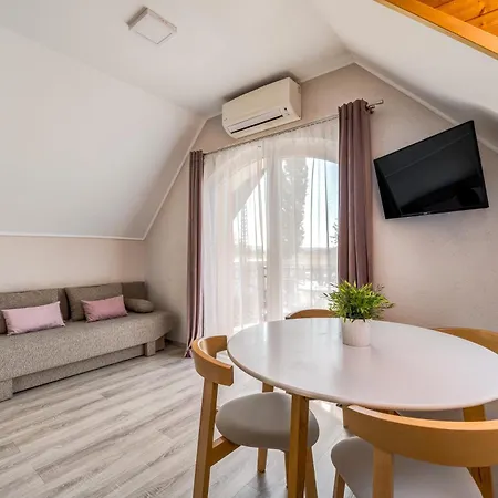 Helka Apartmanhaz شقة *