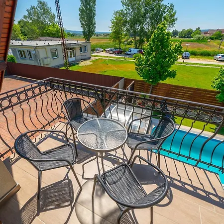 Helka Apartmanhaz Apartment Balatonlelle