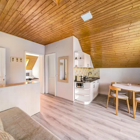 Helka Apartmanhaz * Балатонлелле