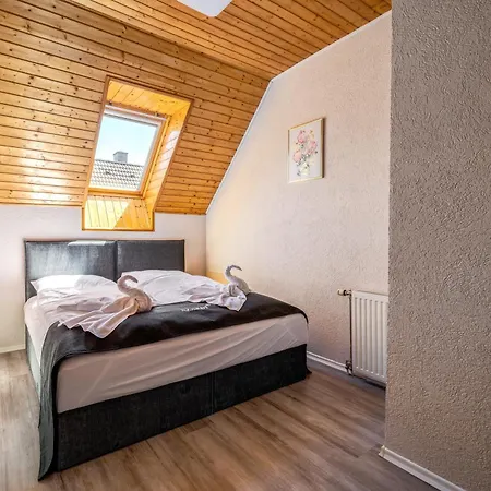 Helka Apartmanhaz شقة بالاتوليلّي