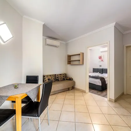 Helka Apartmanhaz بالاتوليلّي