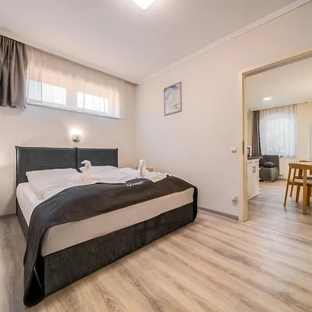 Helka Apartmanhaz شقة *