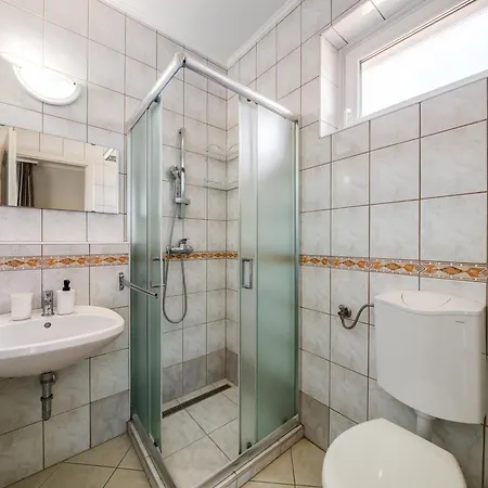 Helka Apartmanhaz דירה בלטונללה