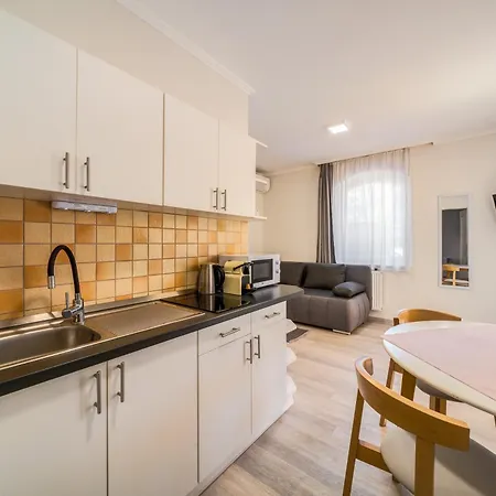 Helka Apartmanhaz Балатонлелле