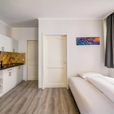 شقة Helka Apartmanhaz بالاتوليلّي