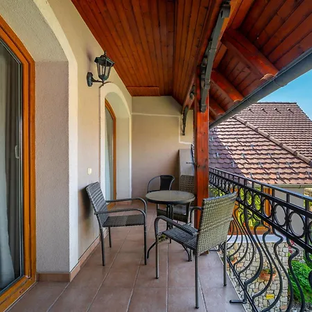 דירה Helka Apartmanhaz בלטונללה