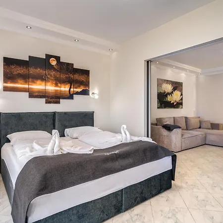 דירה Helka Apartmanhaz בלטונללה