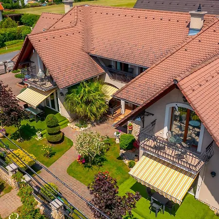 Helka Apartmanhaz شقة بالاتوليلّي