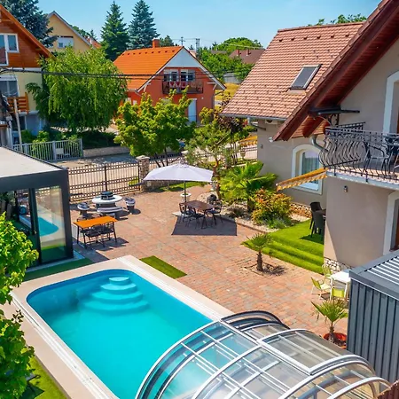 Helka Apartmanhaz شقة بالاتوليلّي