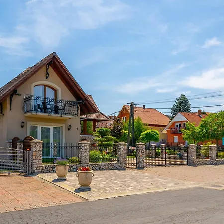 Helka Apartmanhaz * Balatonlelle