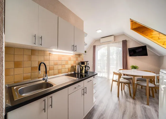 Helka Apartmanhaz בלטונללה