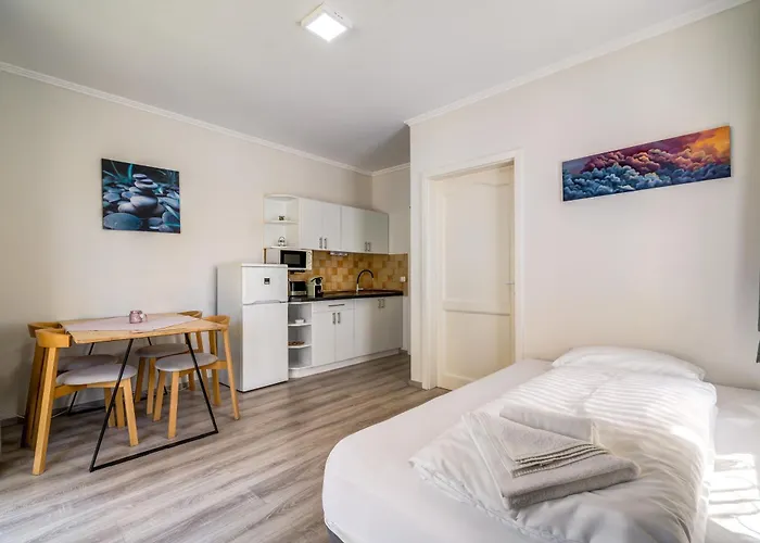 דירה Helka Apartmanhaz בלטונללה