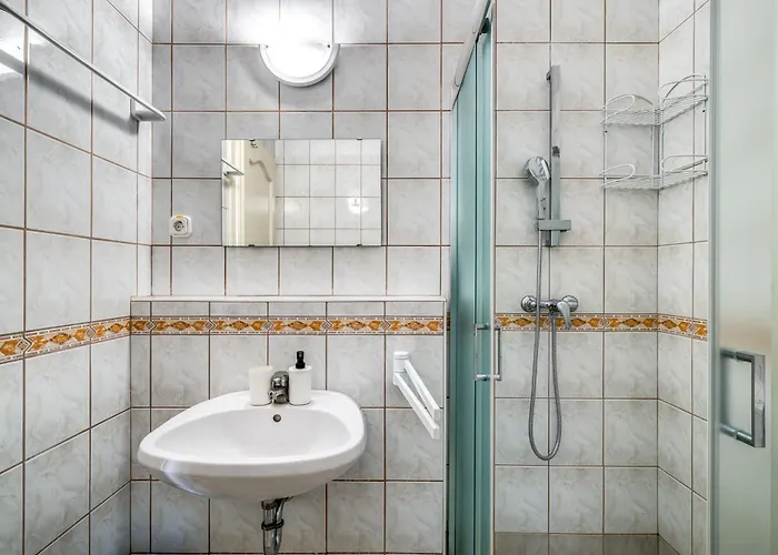 Helka Apartmanhaz בלטונללה