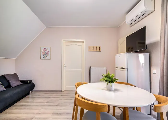 Helka Apartmanhaz בלטונללה